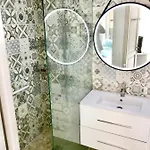 4 Etoiles Port Marine Apartment *