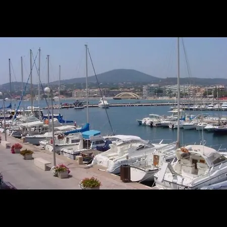 4 Etoiles Port Marine * 圣马克西姆